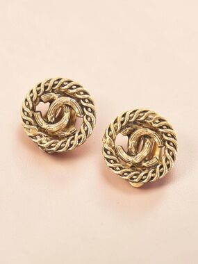 Beautiful Vintage Chanel gold rope twist CC clip-on earrings- Circa 1986